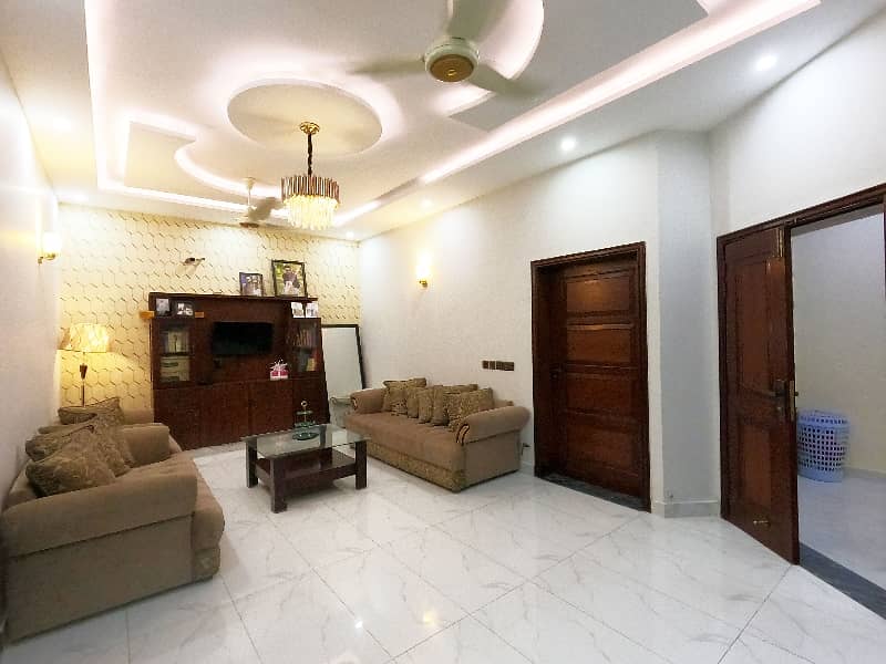 Your Dream Fully Furnished 10 Marla House Is Available In Wapda Town Phase 1 - Block J2 21