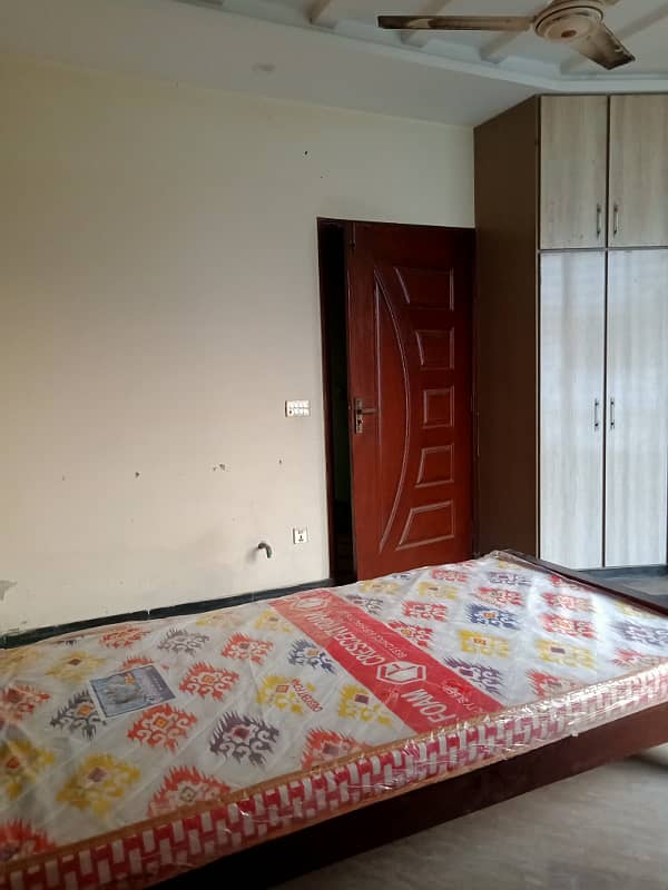 Room for rent in alfalah town near lums dha lhr 0