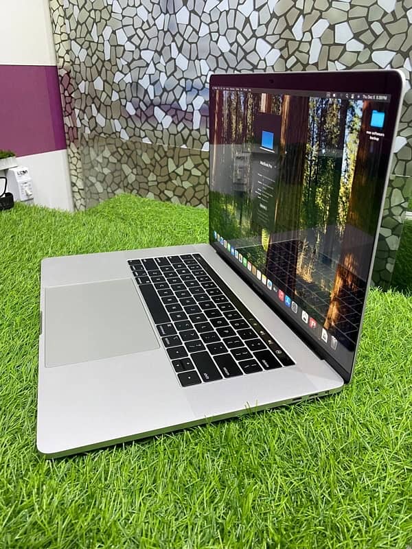 Apple MacBook pro 2020 / 2019 1