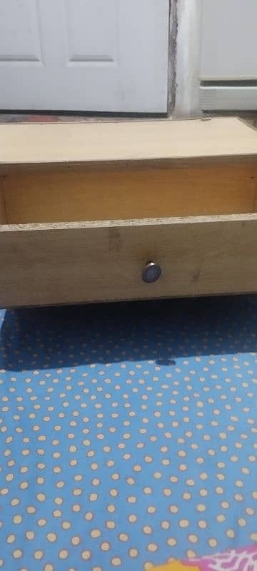 Sewing machine table with wheels 1