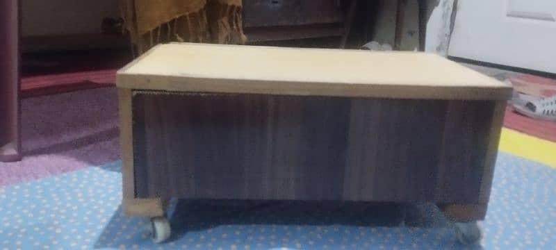 Sewing machine table with wheels 2