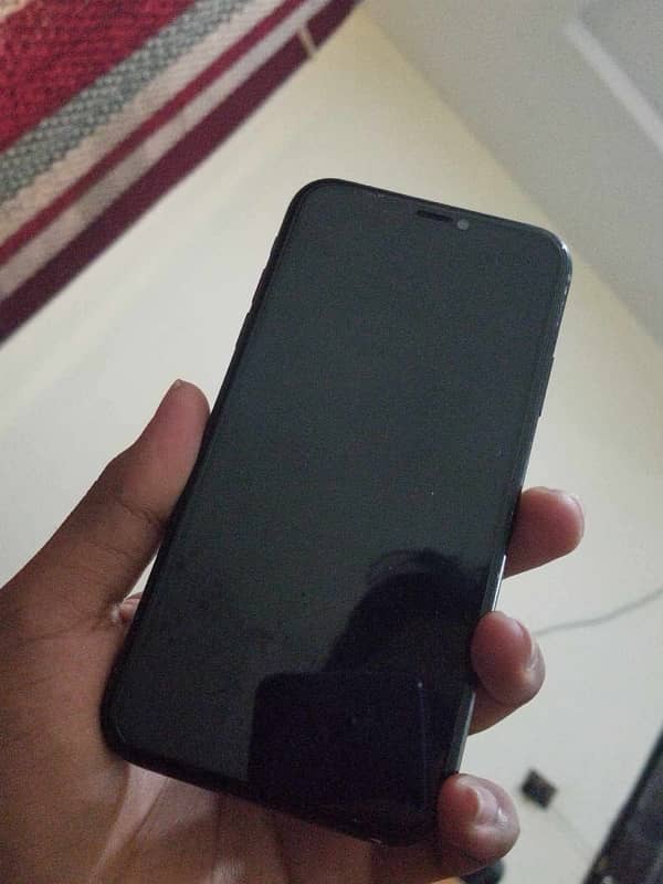 iphone XR 64gb jv 2 month sim time available 1