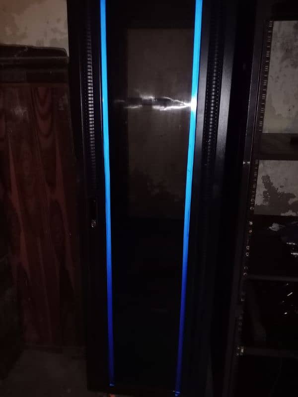 server rack mint condition 10