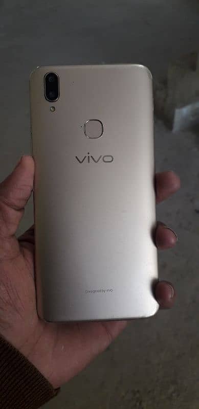 Vivo v9 4/64 100%orignal kit wala nhi hai 2