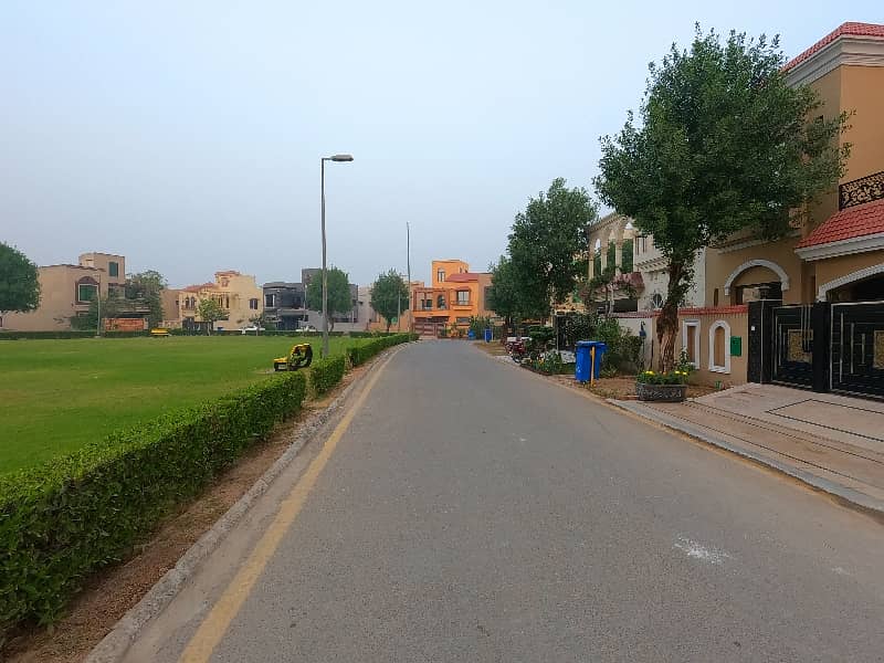 Facing Park 8 Marla House Available In Bahria Nasheman For Sale 1