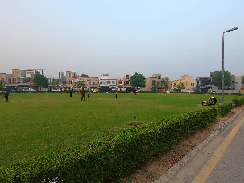 Facing Park 8 Marla House Available In Bahria Nasheman For Sale 2