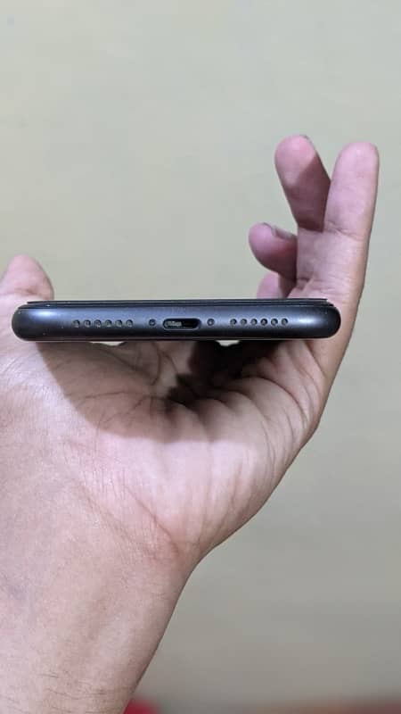 iPhone 11 64 gb Non PTA 4