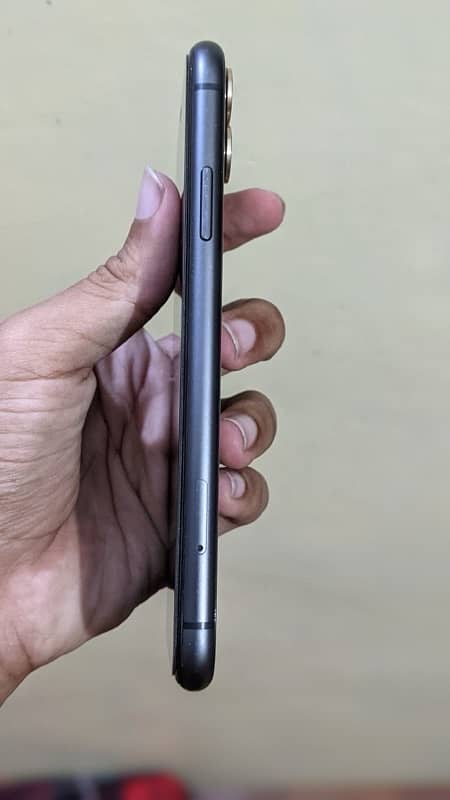 iPhone 11 64 gb Non PTA 6