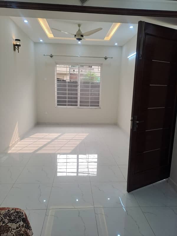 2 bedroom flat for rent available 2