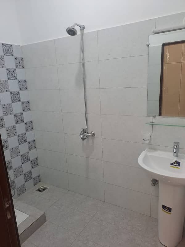 2 bedroom flat for rent available 4