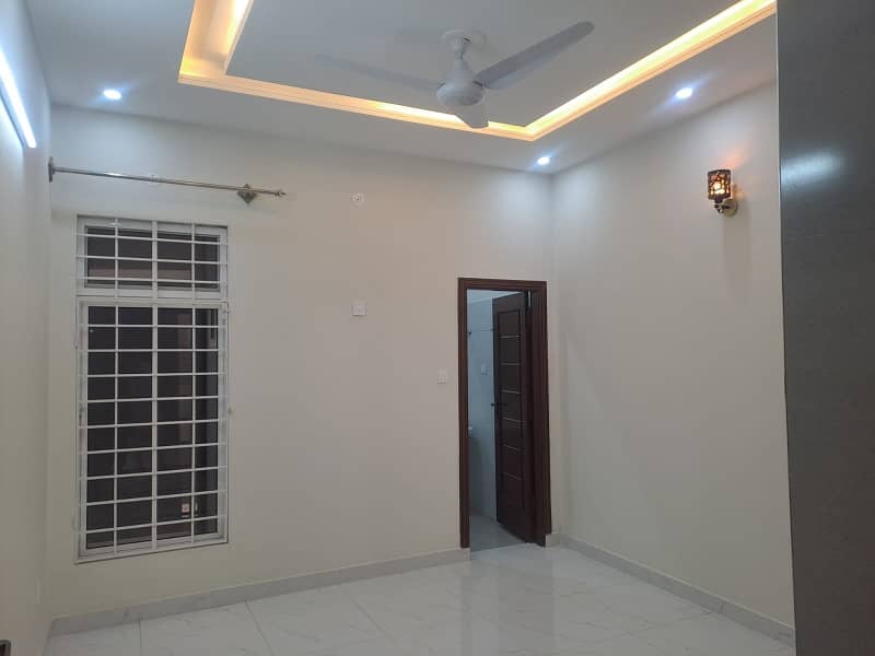 5 Marla Corner Brand New House For Salle Available 9