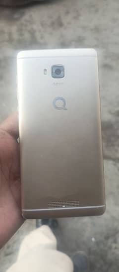 Q mobile i8i