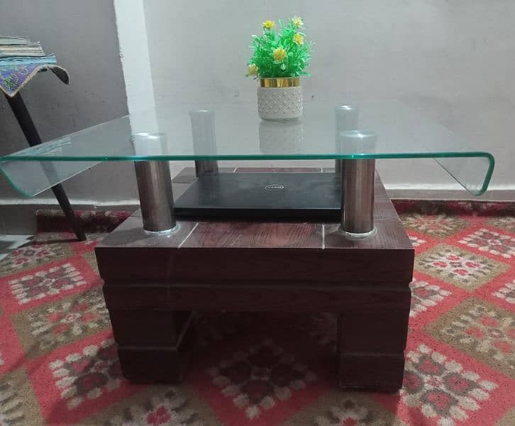 Center table and tea table 0