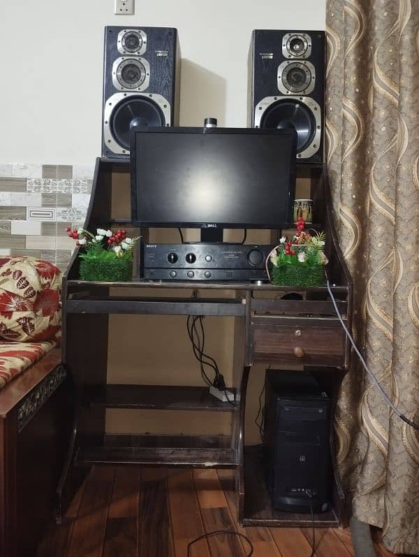 CPU, LCD, Speakers & TABLE for sale 0