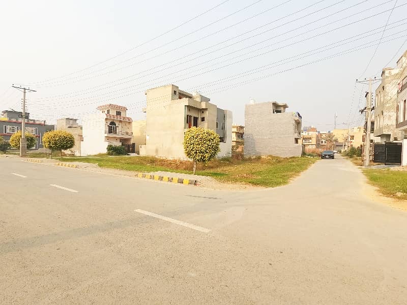 Looking For A Prime Location Residential Plot In Lahore 17