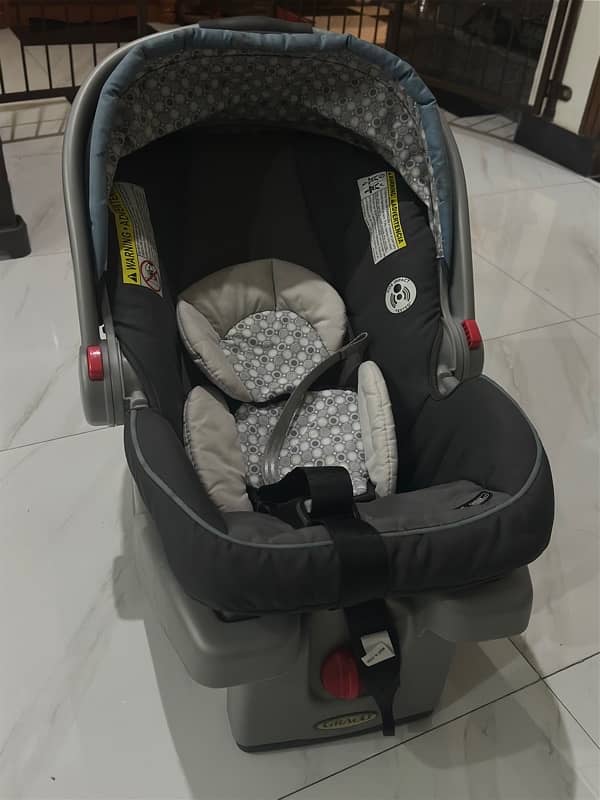 Graco Car Seat with Base 2