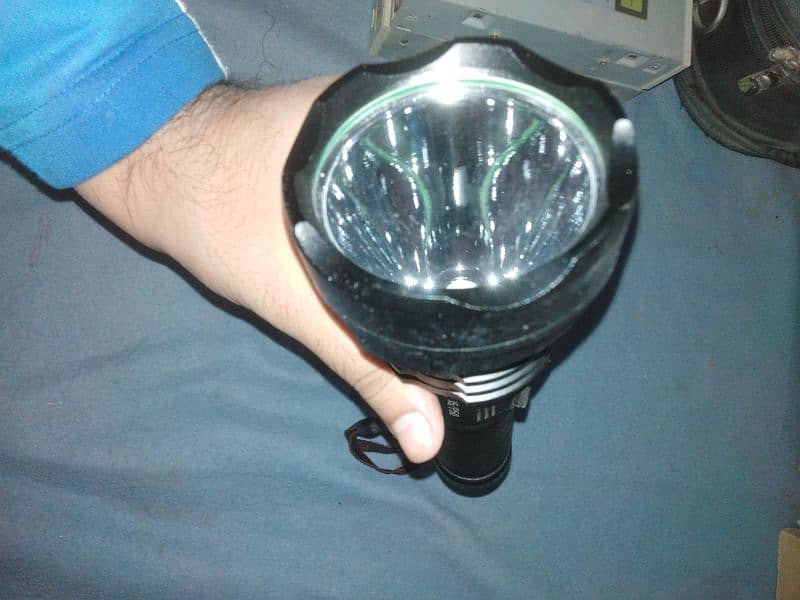 P50 original flashlight tourch with box 2