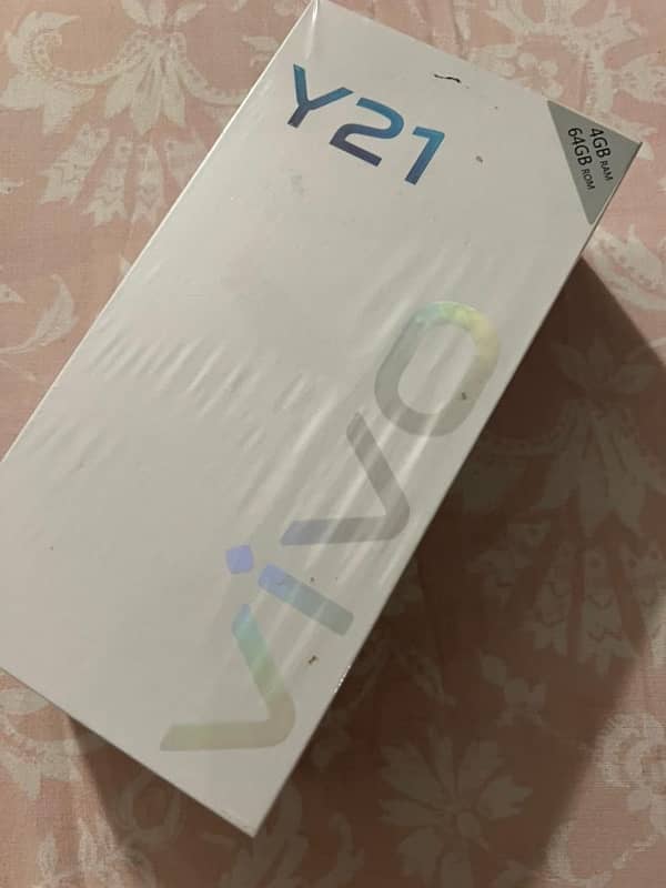 Vivo Y21 with its all accessories 3