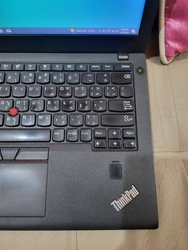 Lenovo i7 7th x270 8/256 in good condition 2