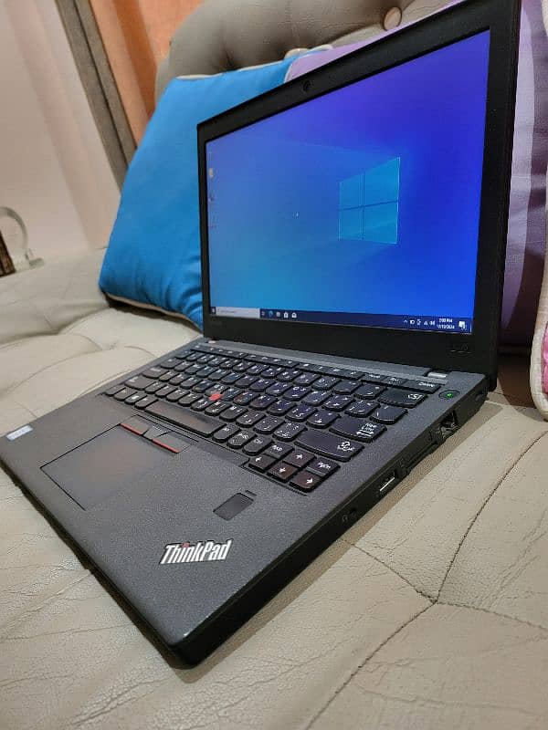 Lenovo i7 7th x270 8/256 in good condition 4