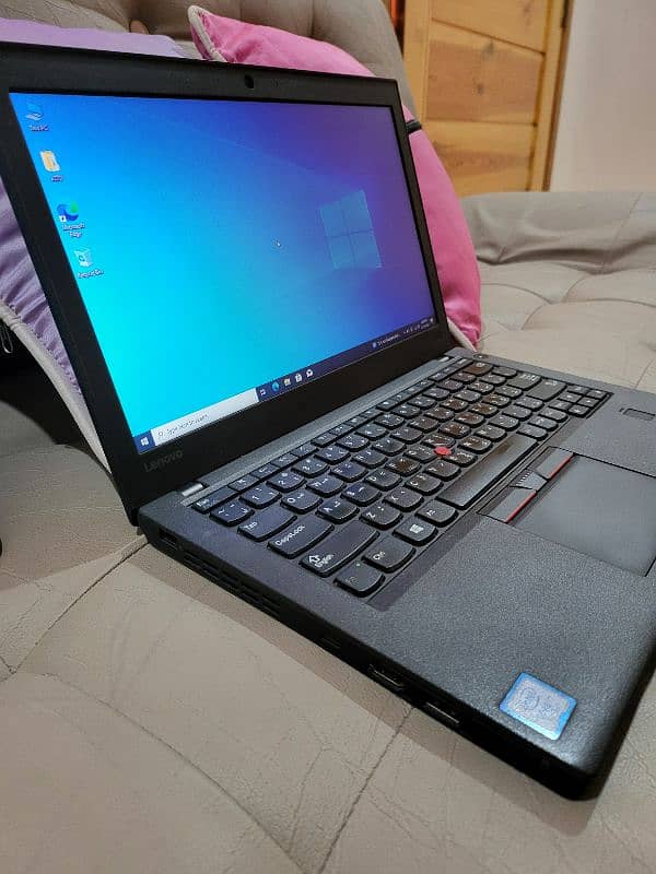 Lenovo i7 7th x270 8/256 in good condition 5