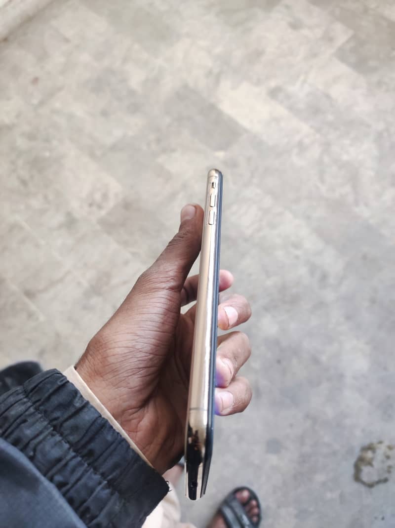 Apple iPhone XS Max factory unlocked 5