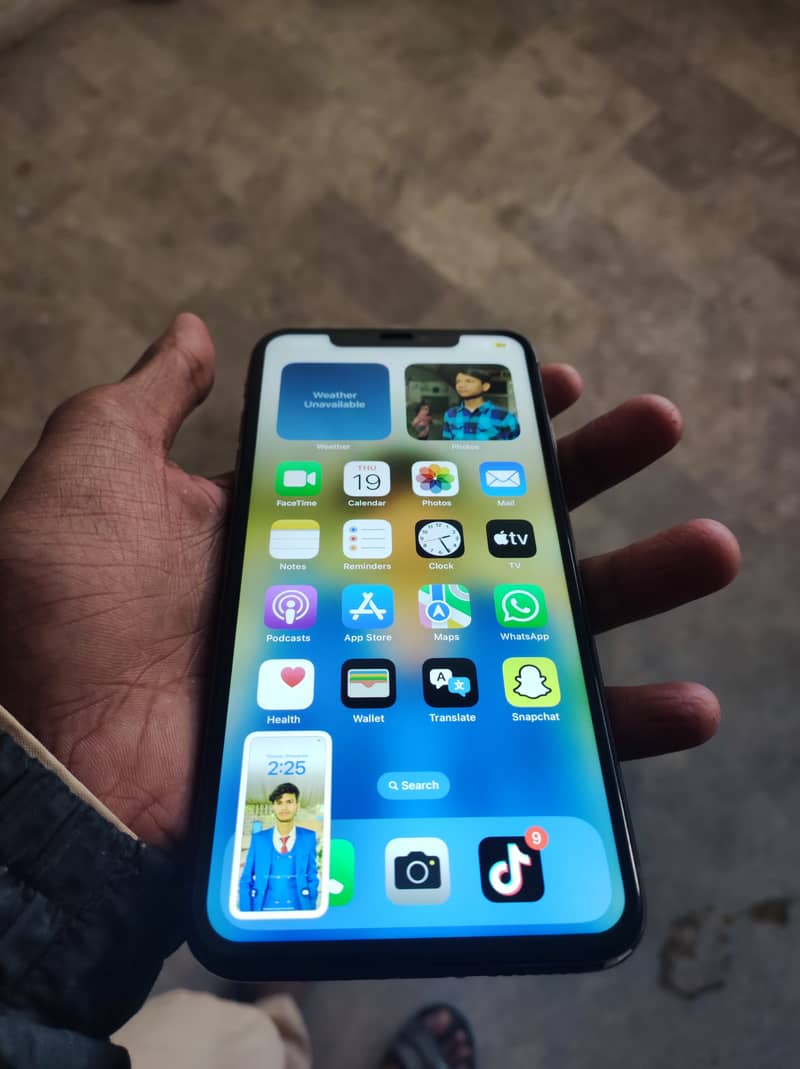 Apple iPhone XS Max factory unlocked 6