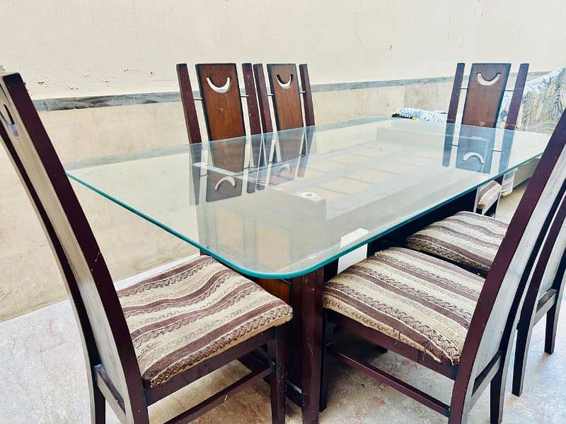 Dining table with 6 seats 3