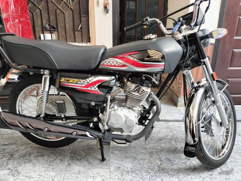 HONDA CG 125 FOR SALE IN VERY GOOD CONDITION 3