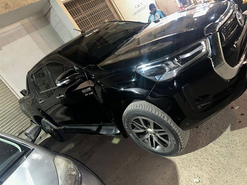 Toyota Hilux revo Model 2018 3