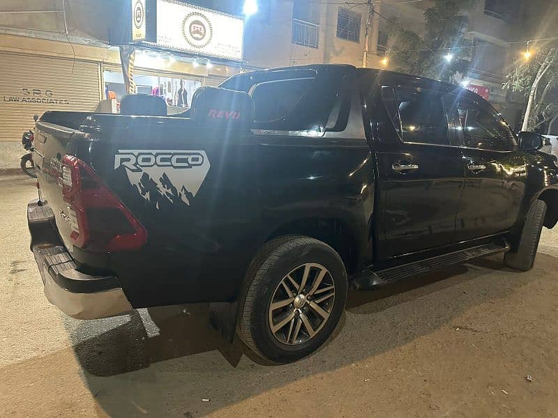 Toyota Hilux revo Model 2018 6