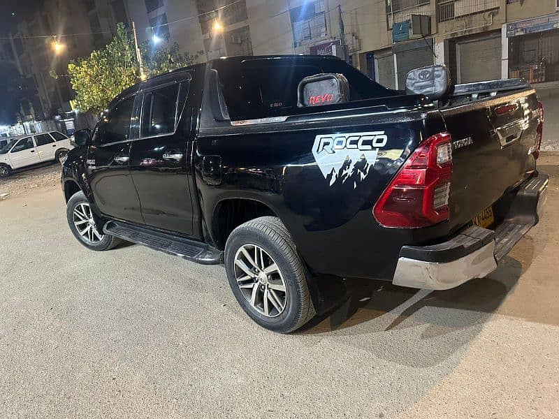 Toyota Hilux revo Model 2018 8