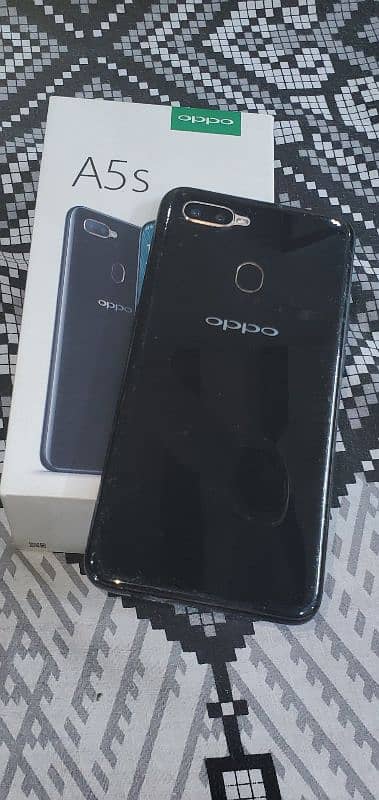 OPPO A5S Seald Phone Box & Charger 1