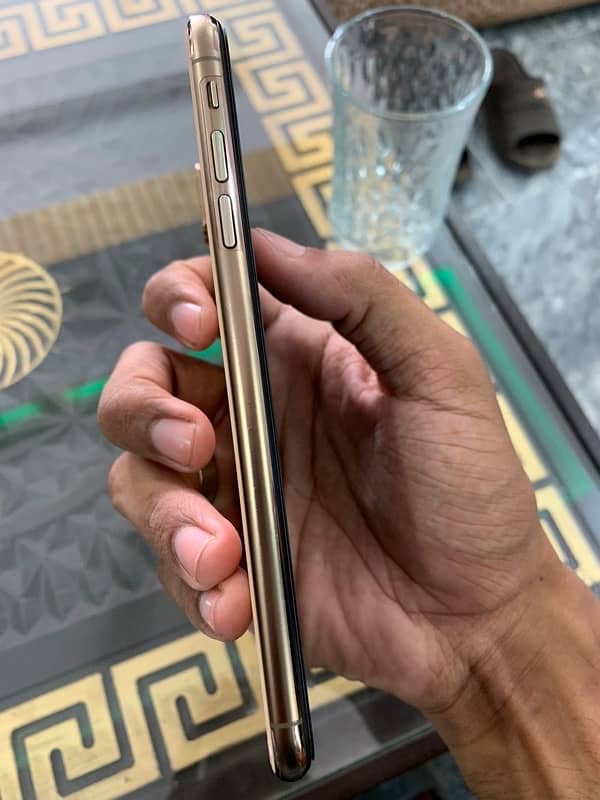 "iPhone XS Max for Sale – Great Condition, Unlocked 2