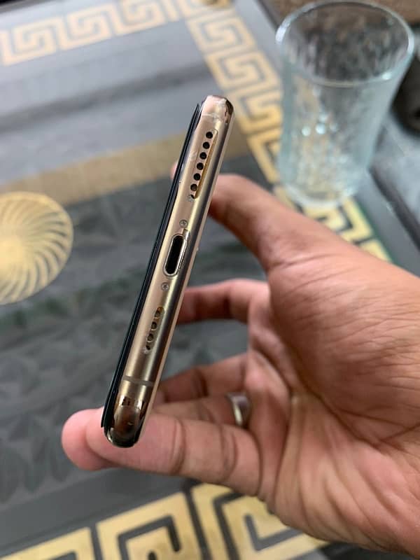 "iPhone XS Max for Sale – Great Condition, Unlocked 3