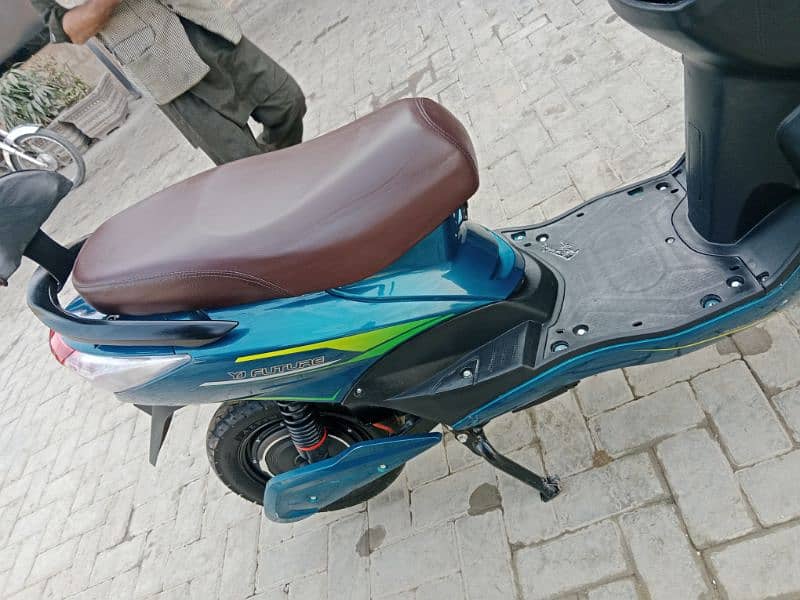 yj  future Scooty green 3