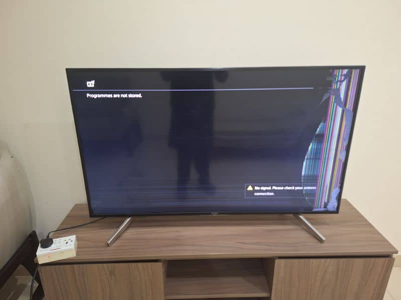 Sony 55 inch LED TV, Broken screen panel 0