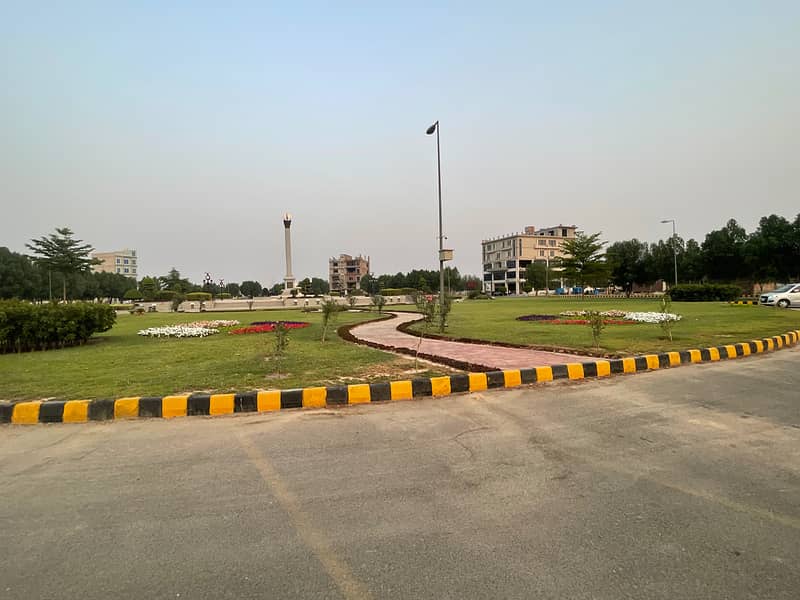 10 Marla Plot Park Facing B Block 0