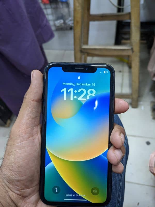 IPHONE XR 128 GB FACTORY UNLOCKED 1