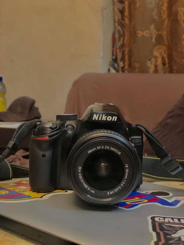 Nikon D-3200 0