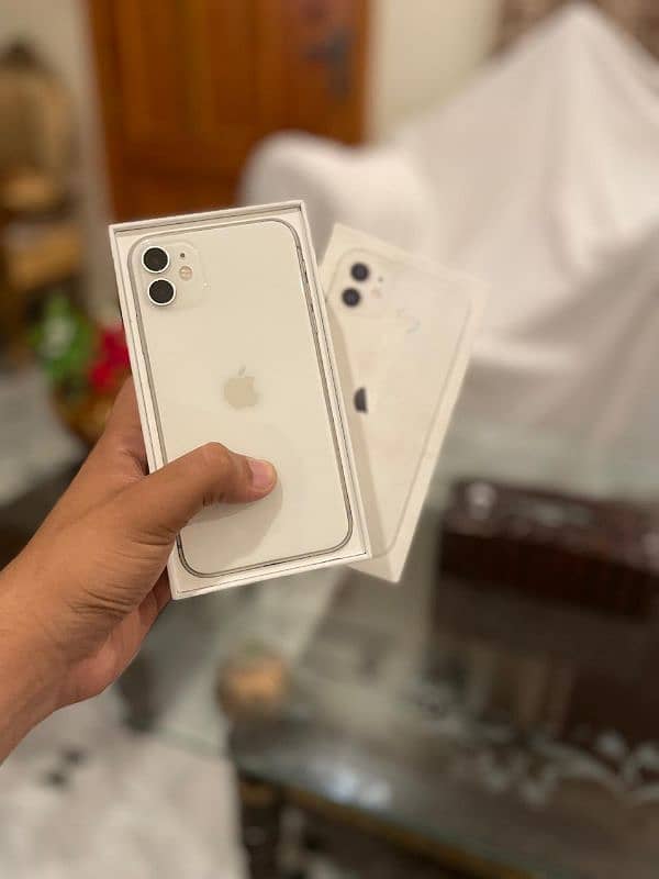 Iphone 11 Factory Unlock with Box 0