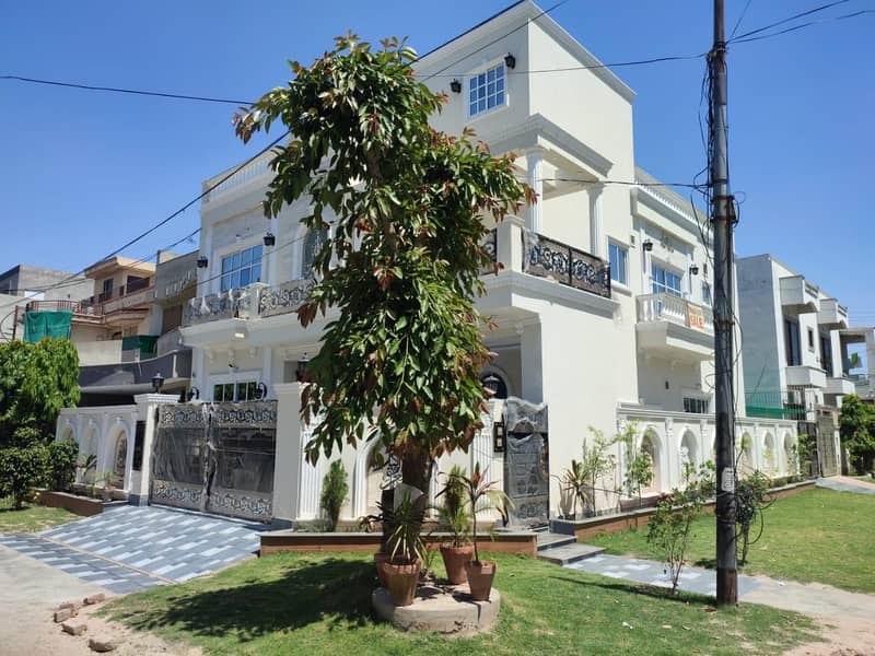 10 MARLA CORNER BRAND NEW BEAUTIFUL HOUSE IS AVAILABLE FOR SALE IN WAPDA TOWN 0