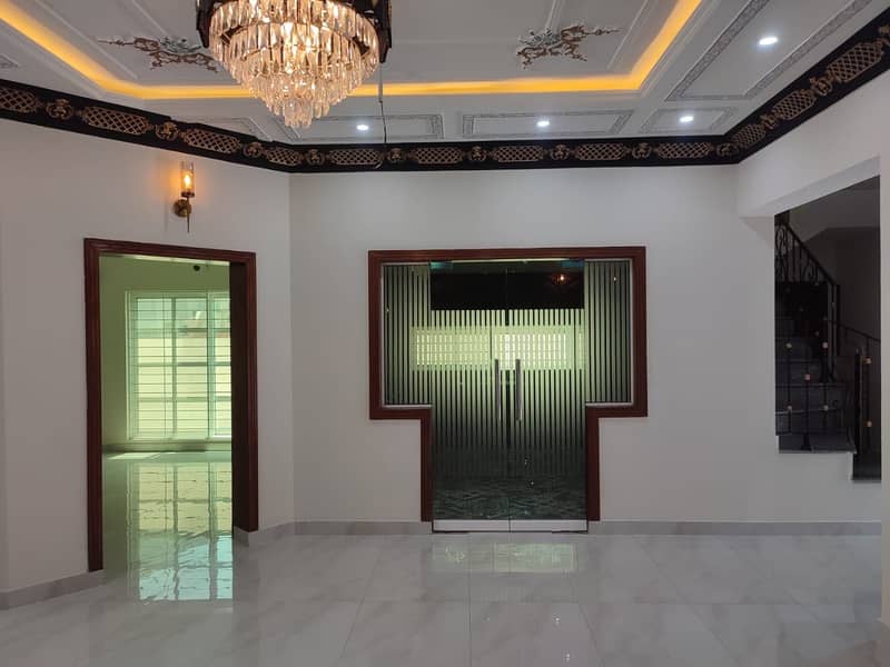 10 MARLA CORNER BRAND NEW BEAUTIFUL HOUSE IS AVAILABLE FOR SALE IN WAPDA TOWN 6