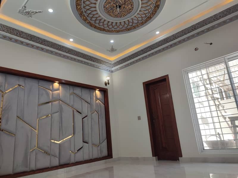 10 MARLA CORNER BRAND NEW BEAUTIFUL HOUSE IS AVAILABLE FOR SALE IN WAPDA TOWN 10