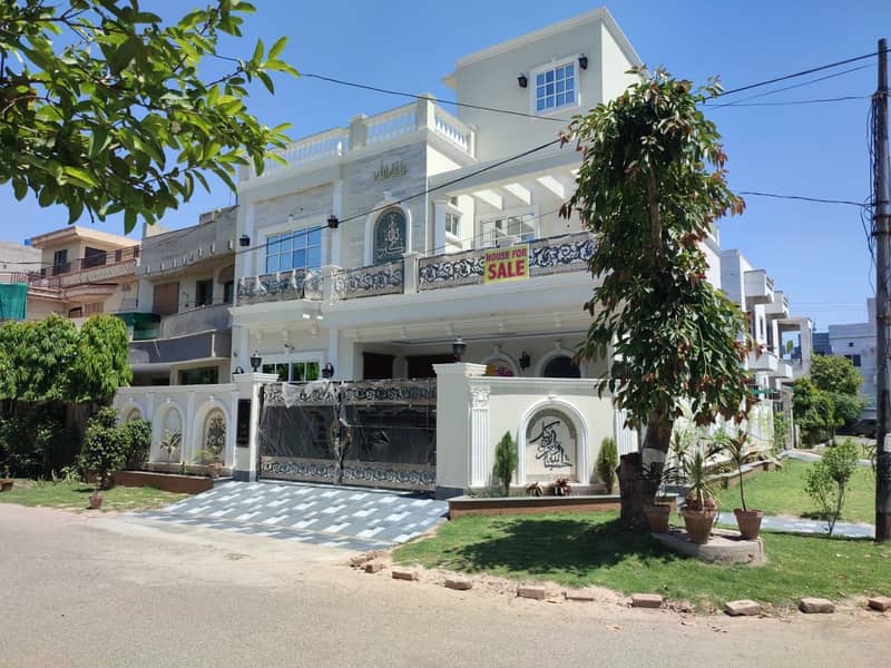 10 MARLA CORNER BRAND NEW BEAUTIFUL HOUSE IS AVAILABLE FOR SALE IN WAPDA TOWN 12