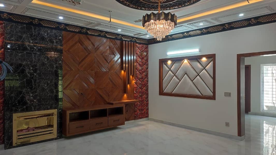 10 MARLA CORNER BRAND NEW BEAUTIFUL HOUSE IS AVAILABLE FOR SALE IN WAPDA TOWN 20