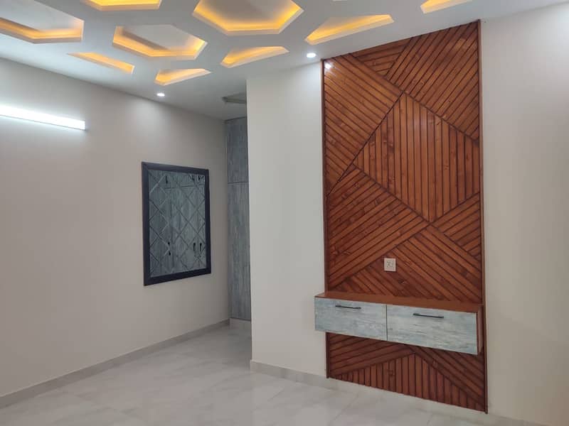 10 MARLA CORNER BRAND NEW BEAUTIFUL HOUSE IS AVAILABLE FOR SALE IN WAPDA TOWN 24