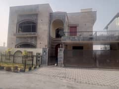 1.5 kanal house Corner 3 Side open with 20 Marla lawn at Overseas 5 Bahria phase 8 Rawalpindi