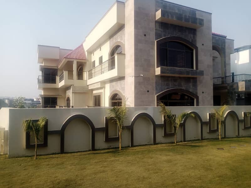 1.5 kanal house Corner 3 Side open with 20 Marla lawn at Overseas 5 Bahria phase 8 Rawalpindi 2