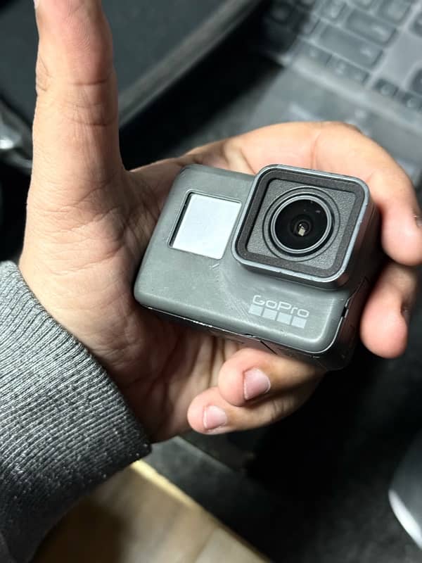 Gopro Hero 6 (with many mounts and bag) 1